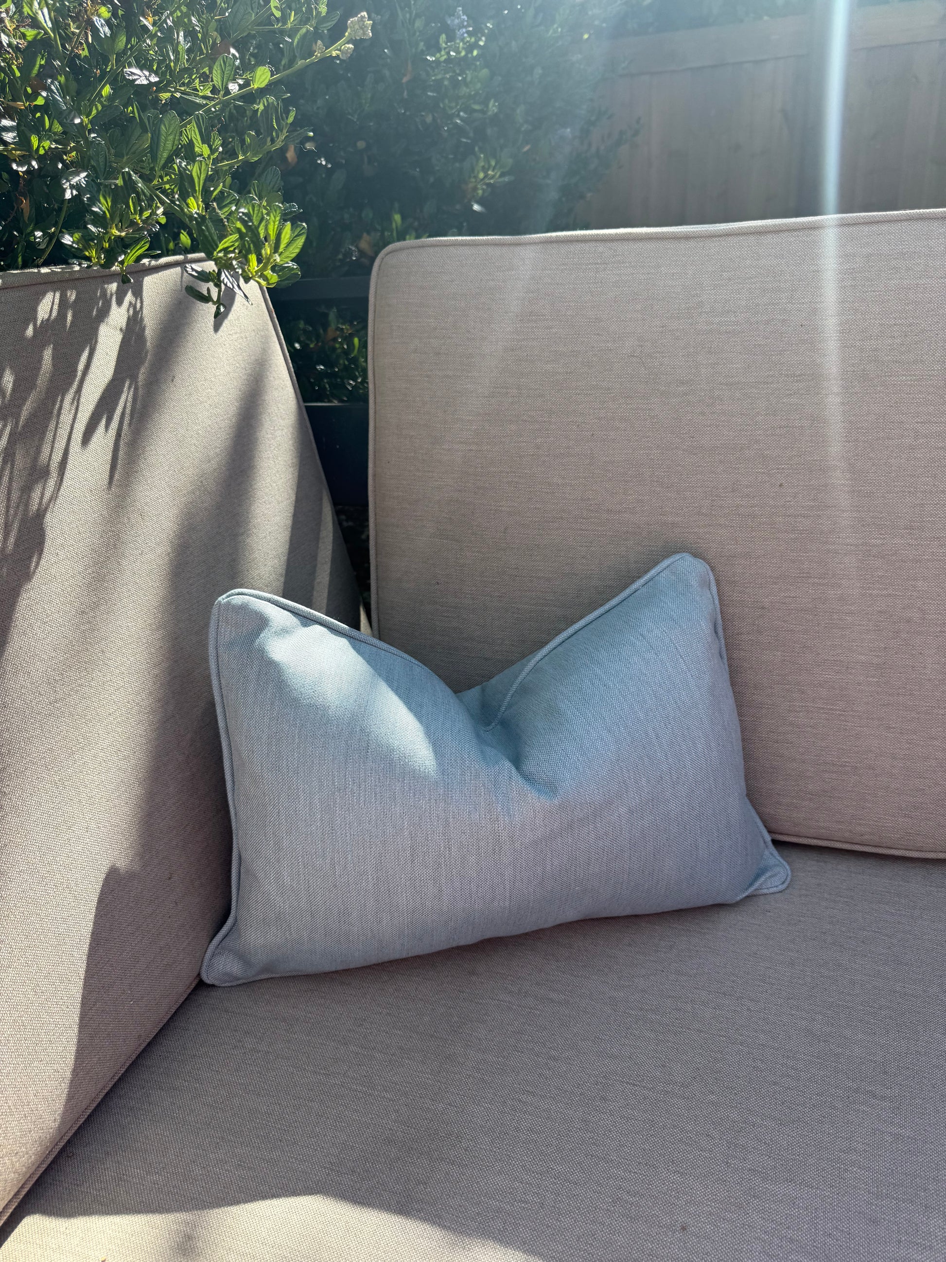 Medium soft blue outdoor rectangle