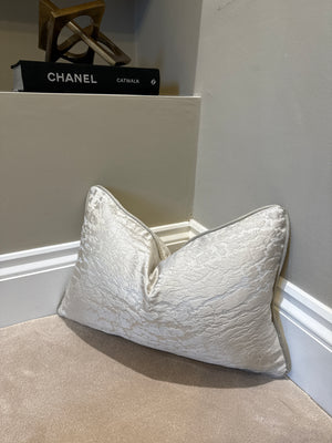 Ayla neutral clay piping medium rectangle