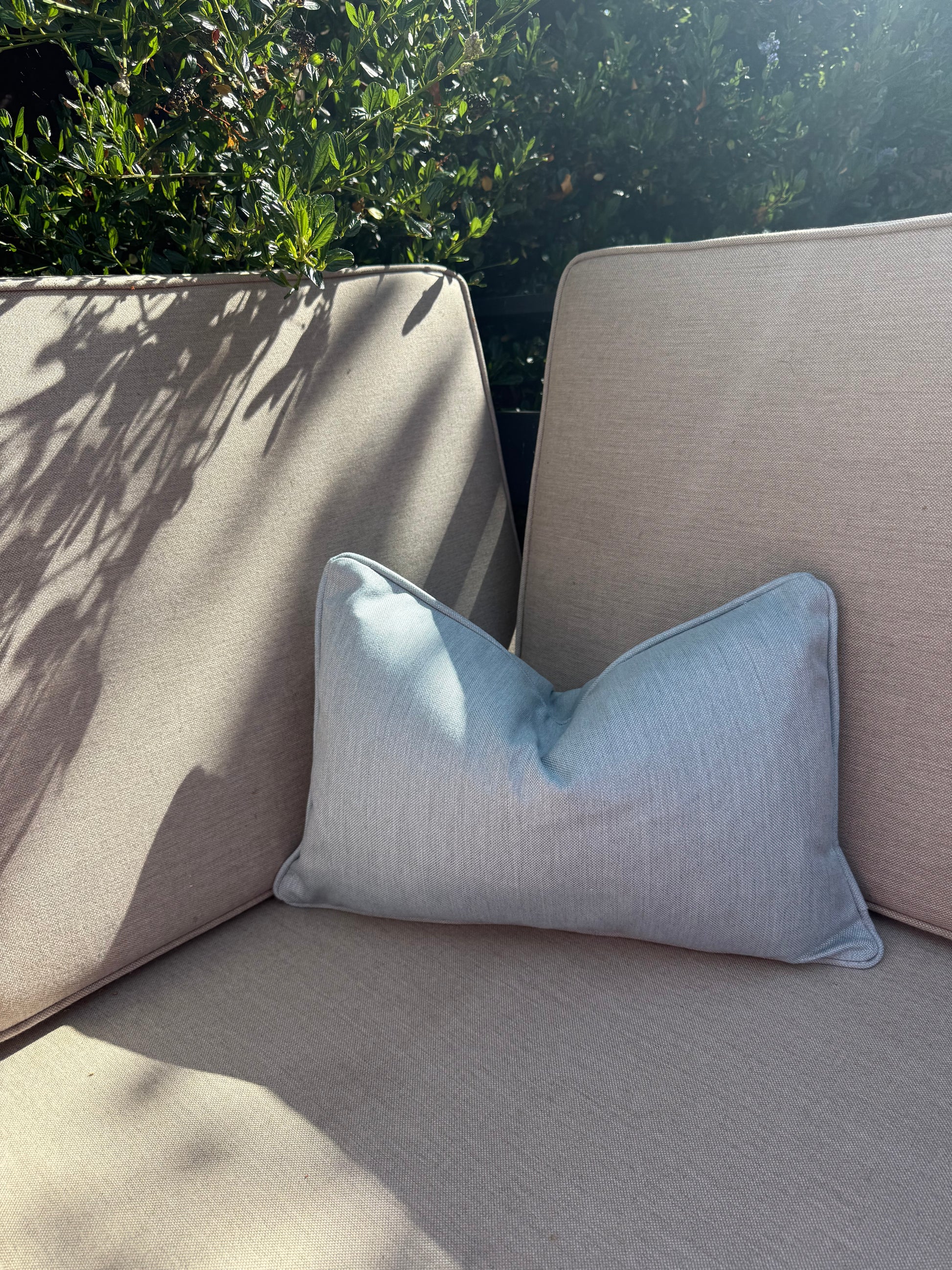 Medium soft blue outdoor rectangle