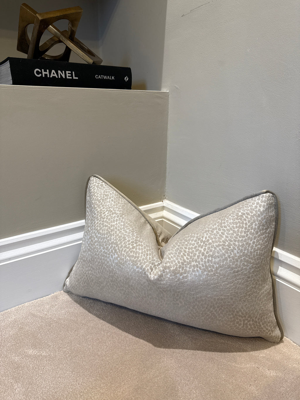 Zara latte medium bronze piping