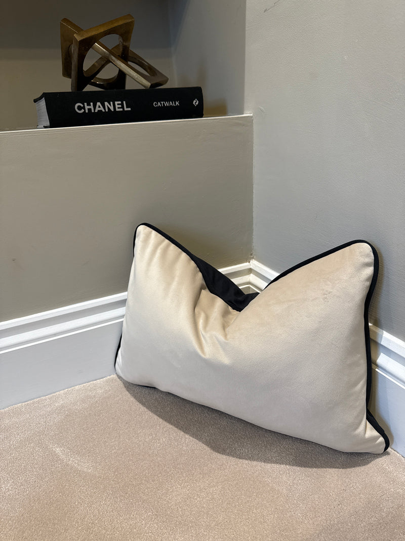 Latte velvet black velvet medium rectangle