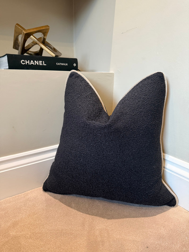 Black Boucle 20”