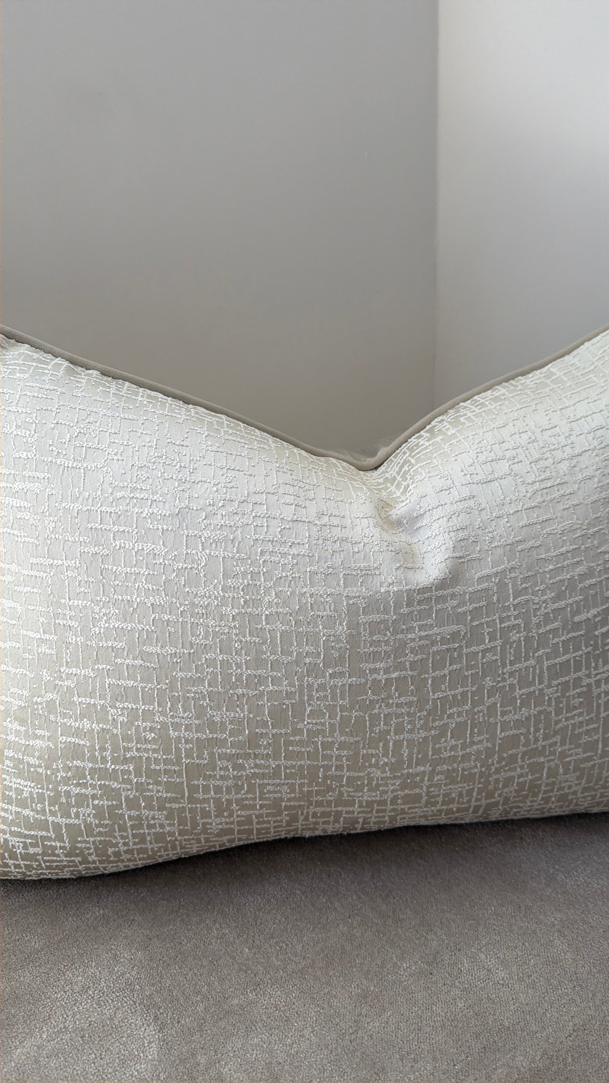 Large savoy rectangle champagne piping