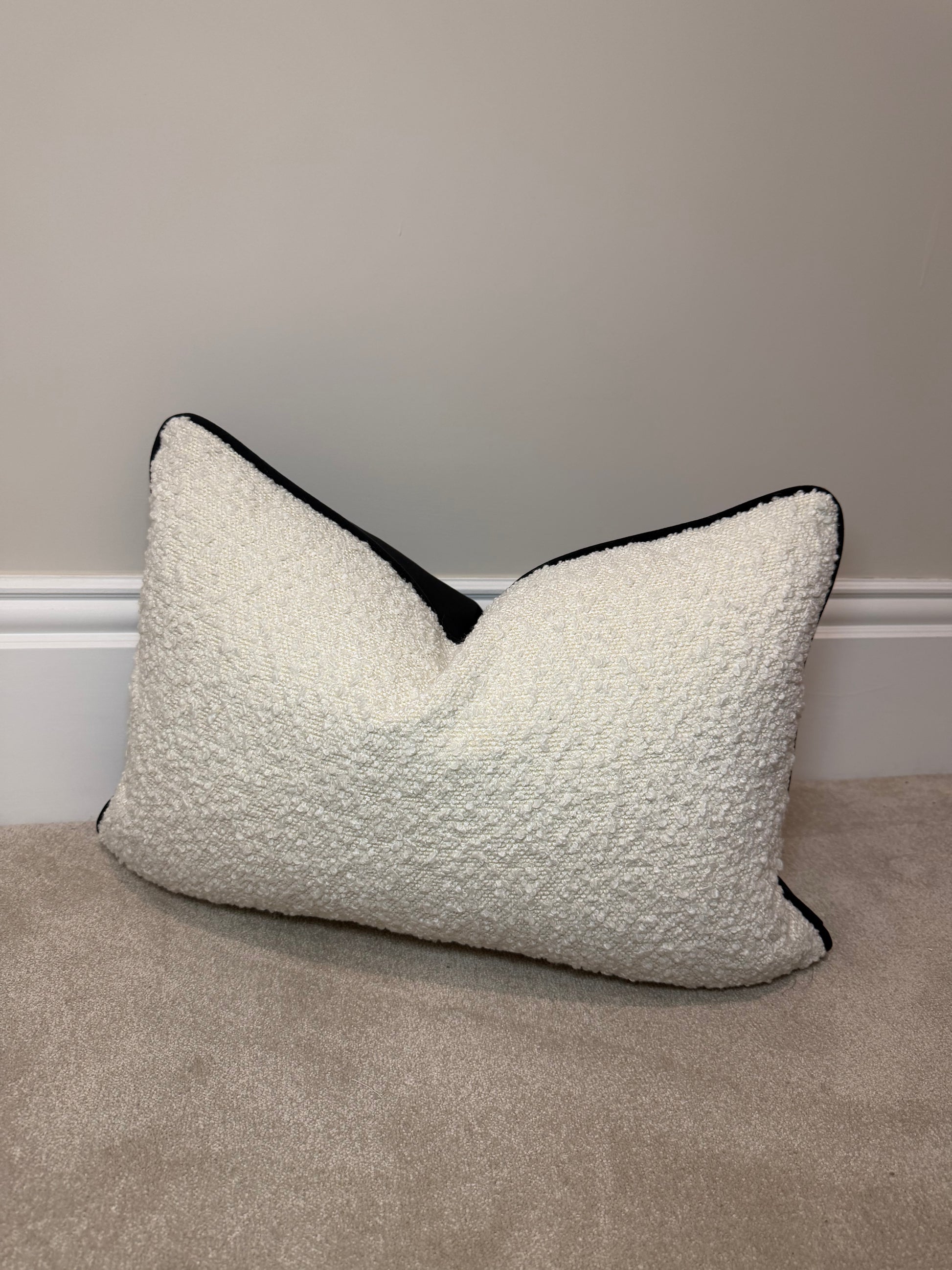 Boucle black piping large rectangle cover