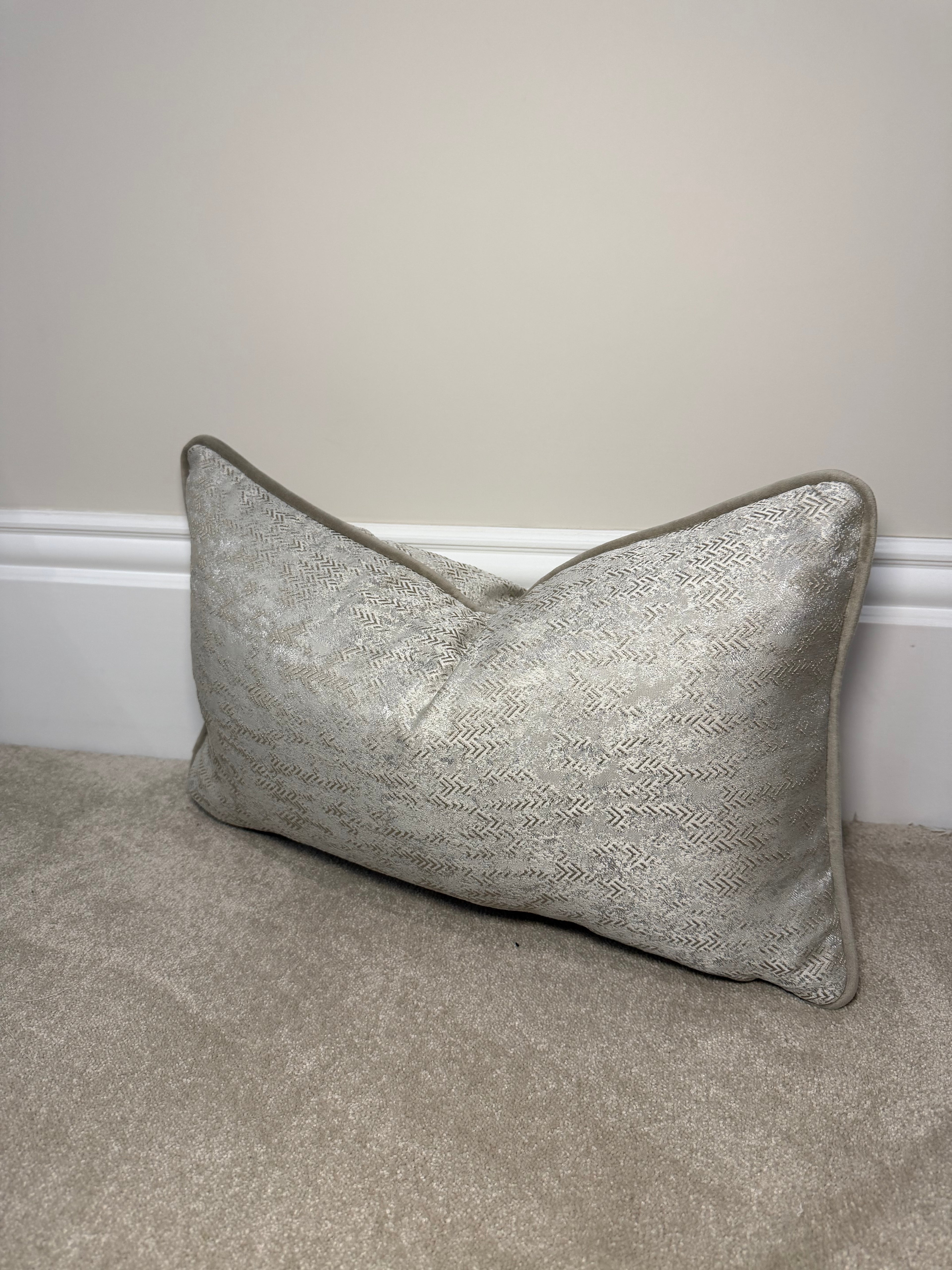 Tara medium rectangle cover