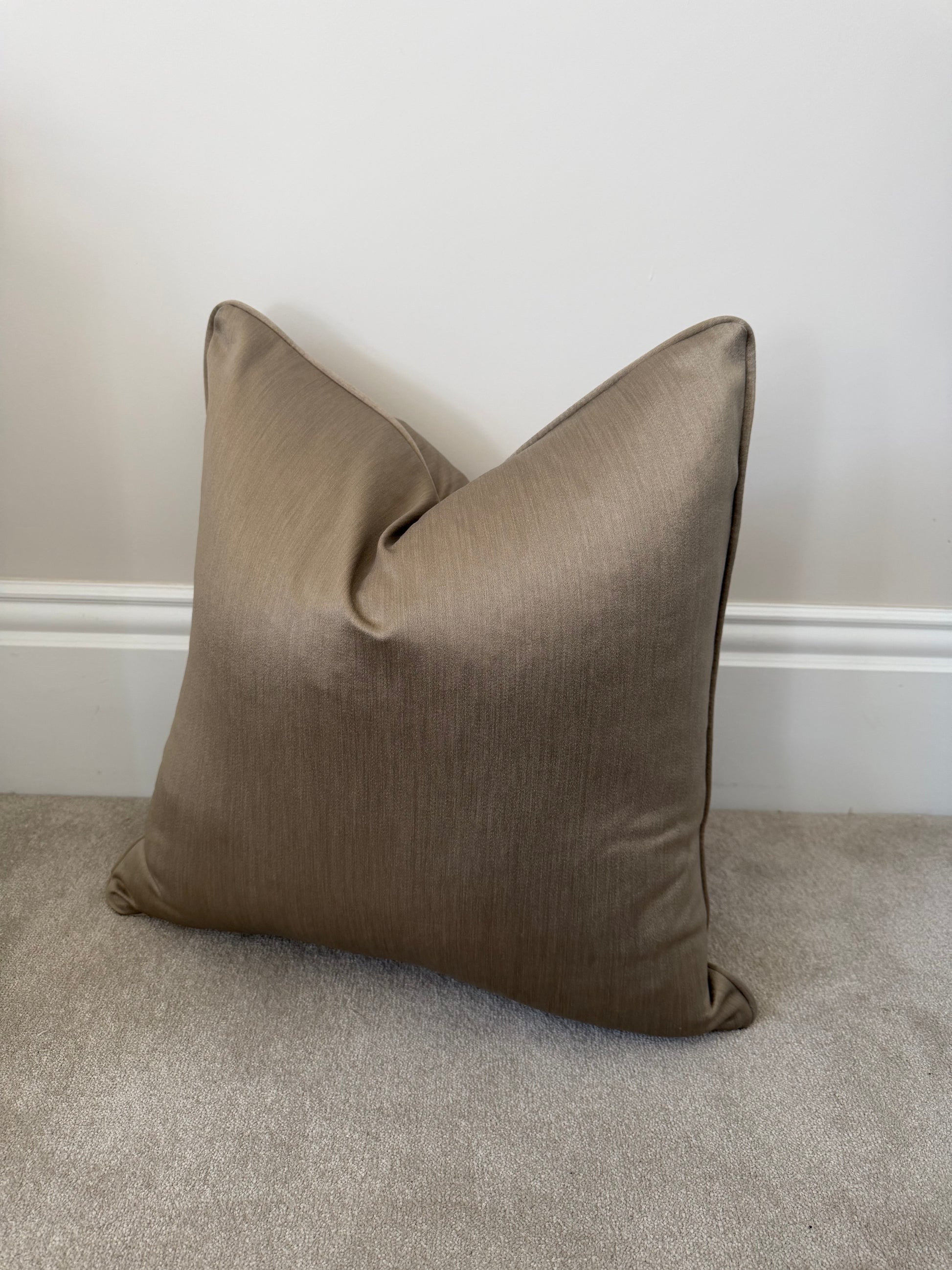 Caitlin bronze 20” cover