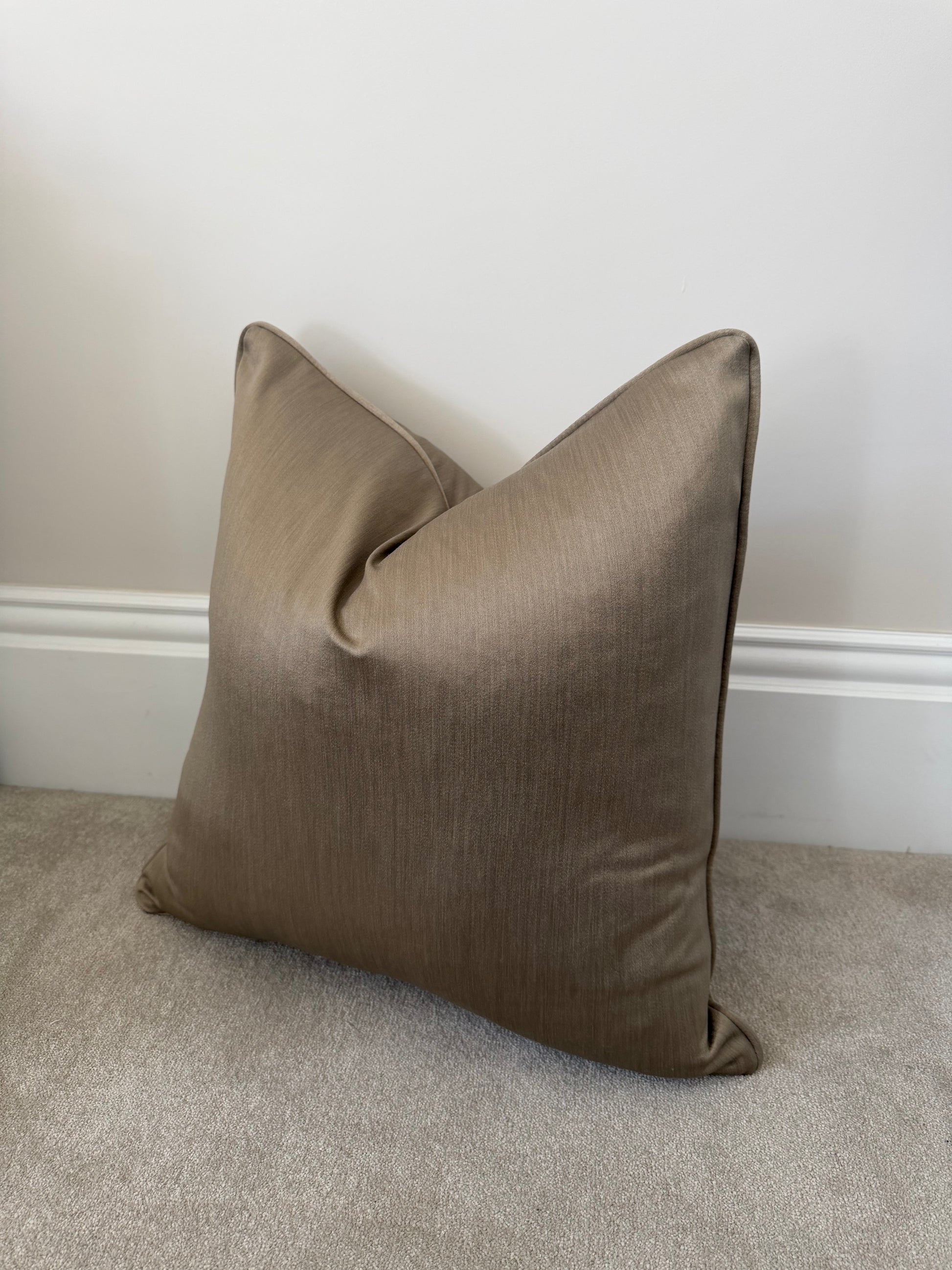 Caitlin bronze 20” cover