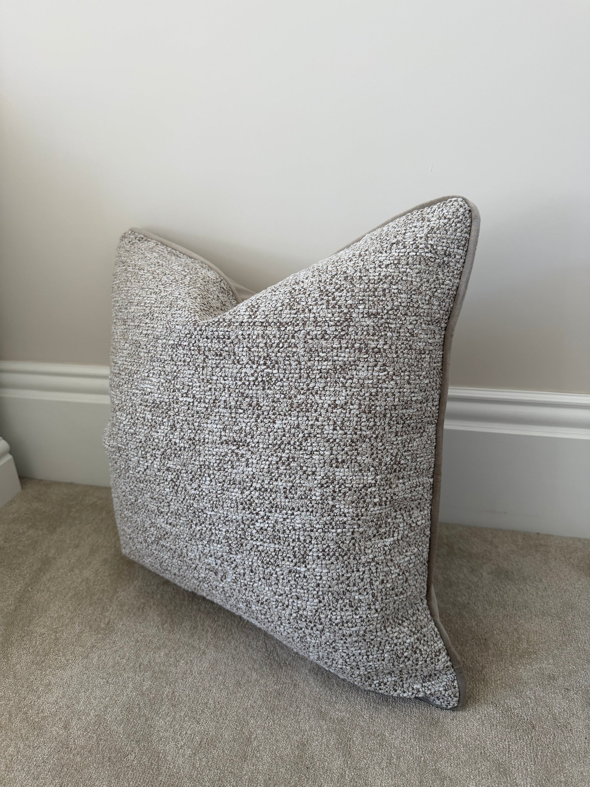 Boucle brown beige cover 20”