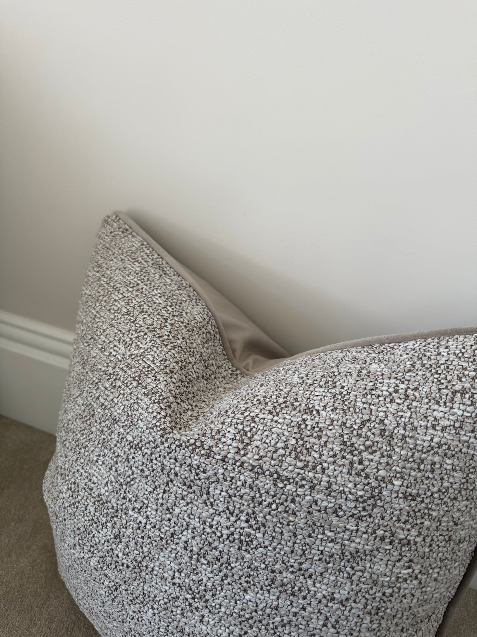 Boucle brown beige cover 20”