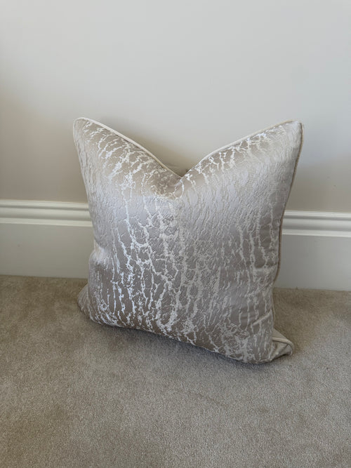 Ayla medium square cover