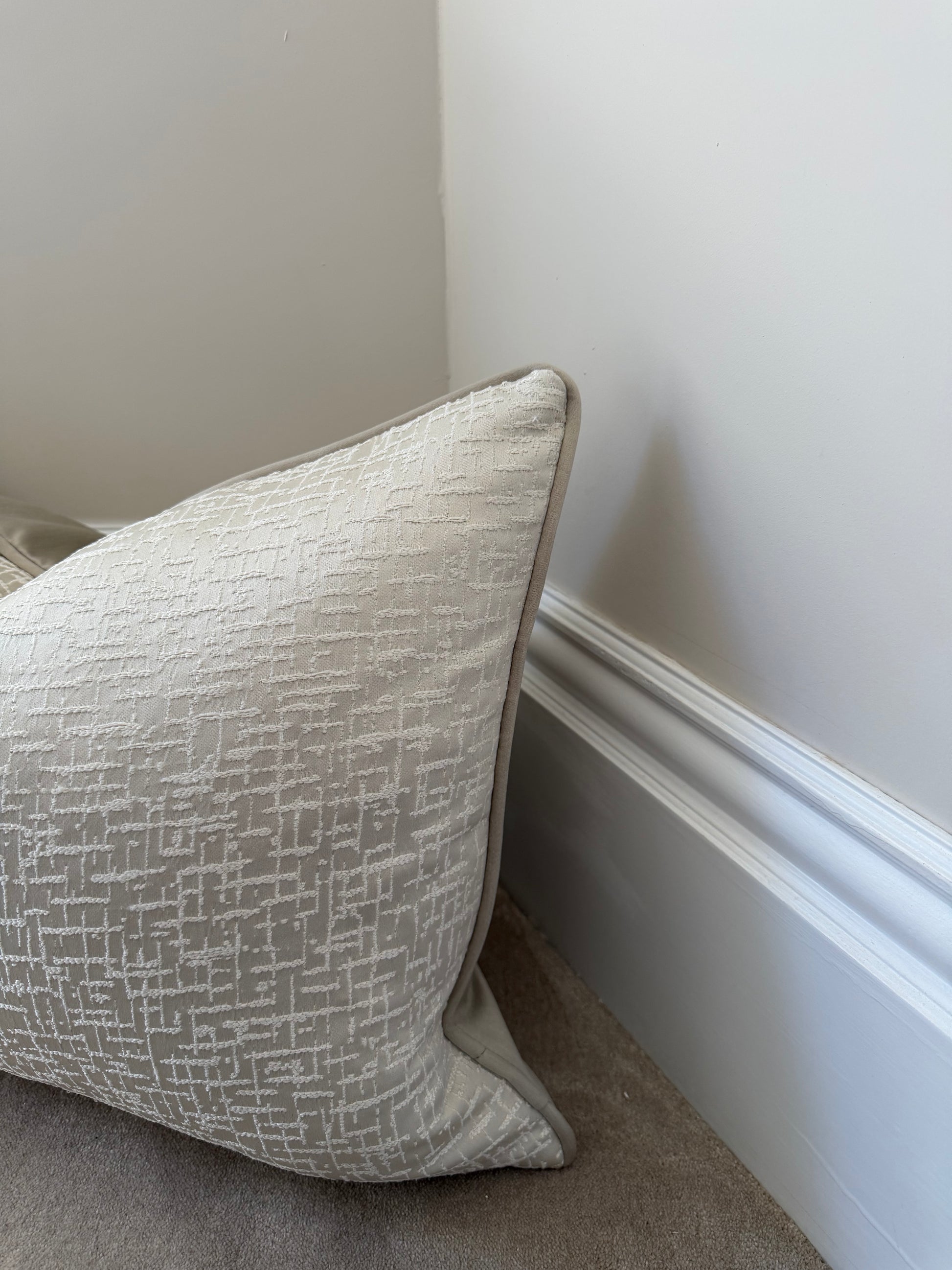 Large savoy rectangle champagne piping