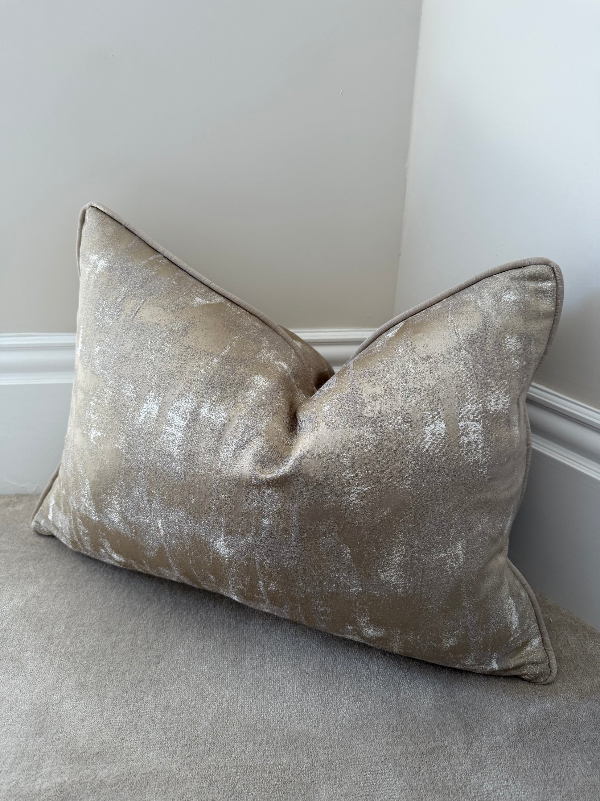 Bronzey gold rectangle large cover