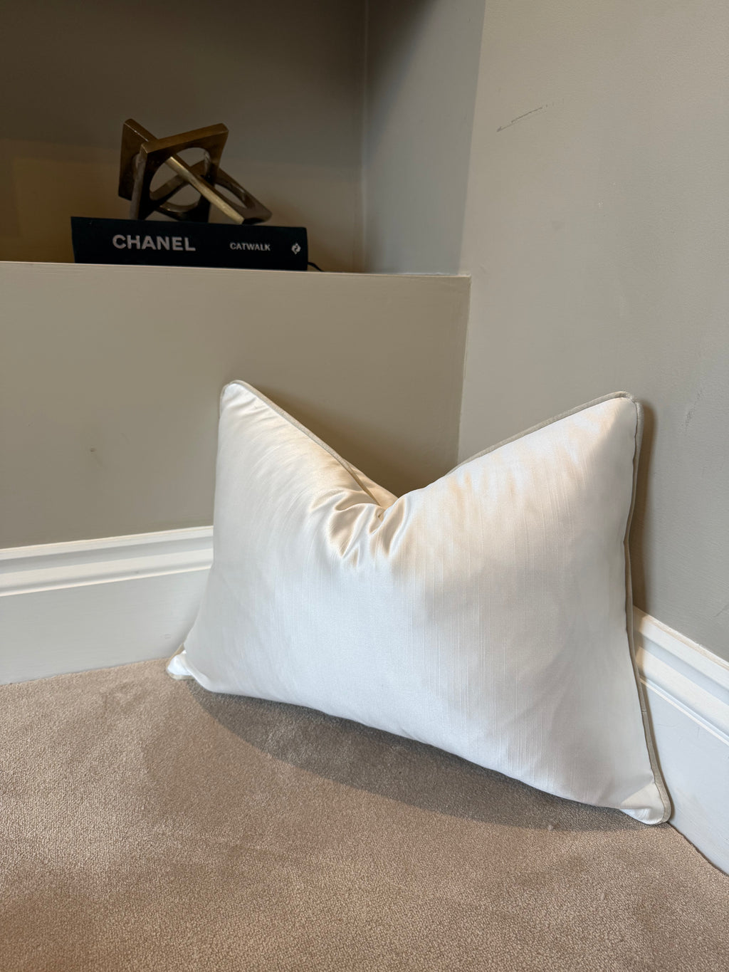 White satin champagne piping rectangle